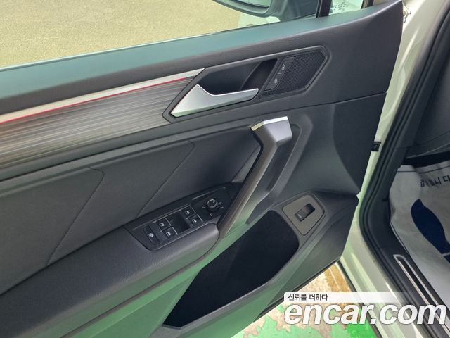 Volkswagen Tiguan Allspace 2.0 TSI Prestige 2023 — фото 9