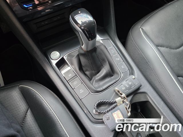 Volkswagen Tiguan Allspace 2.0 TSI Prestige 2023 — фото 16