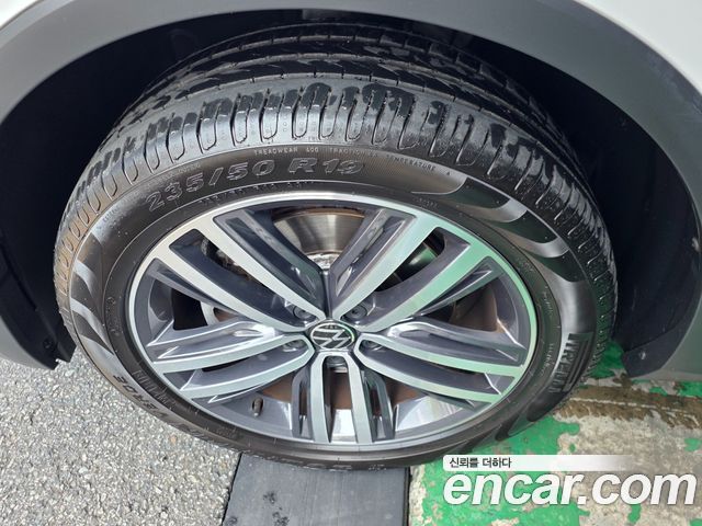Volkswagen Tiguan Allspace 2.0 TSI Prestige 2023 — фото 19