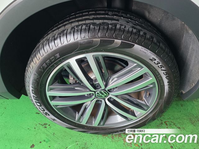 Volkswagen Tiguan Allspace 2.0 TSI Prestige 2023 — фото 20