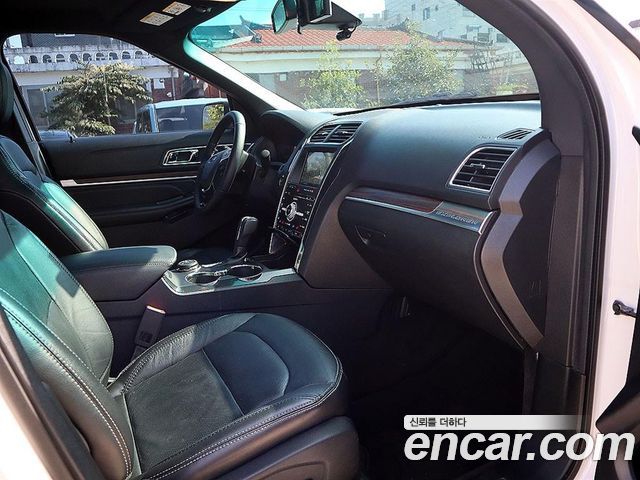 Ford Explorer 2.3 Limited 4WD 5th 2018 — фото 15