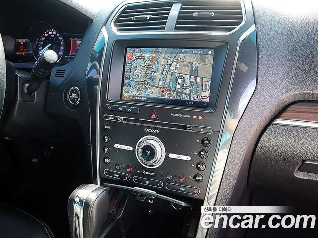Ford Explorer 2.3 Limited 4WD 5th 2018 — фото 18