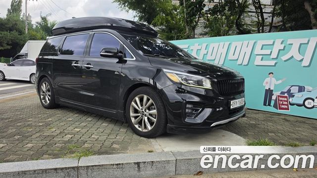 Kia Carnival 9-Seater Hi-Limousine Noblesse Special 2019 — фото 1