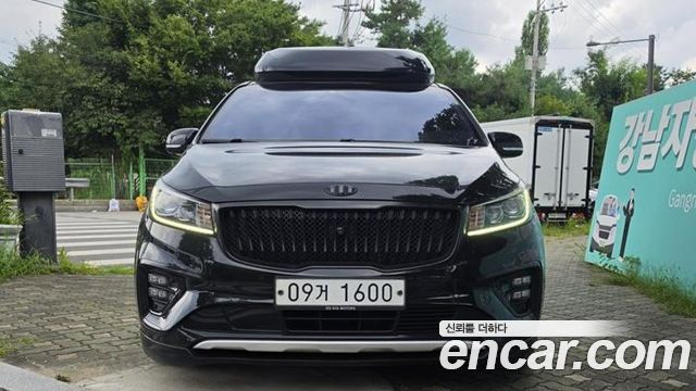 Kia Carnival 9-Seater Hi-Limousine Noblesse Special 2019 — фото 3