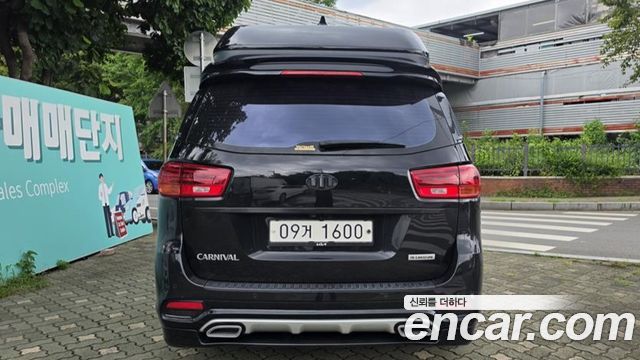Kia Carnival 9-Seater Hi-Limousine Noblesse Special 2019 — фото 4