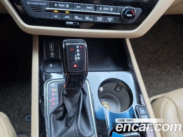 Kia Carnival 9-Seater Hi-Limousine Noblesse Special 2019 — фото 9