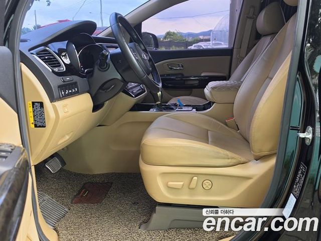Kia Carnival 9-Seater Hi-Limousine Noblesse Special 2019 — фото 10
