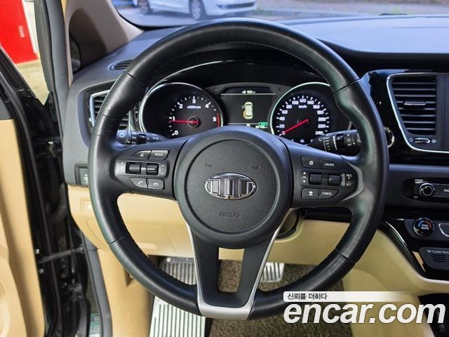 Kia Carnival 9-Seater Hi-Limousine Noblesse Special 2019 — фото 16