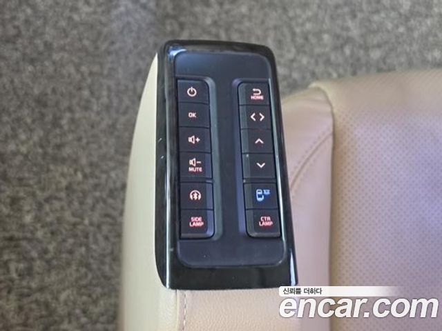 Kia Carnival 9-Seater Hi-Limousine Noblesse Special 2019 — фото 24