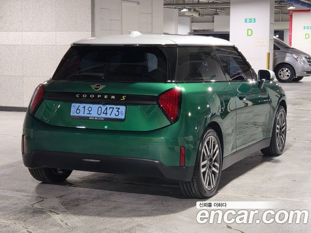 MINI Cooper Electric (IV) SE Classic 2024 — фото 4