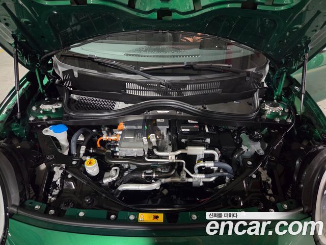MINI Cooper Electric (IV) SE Classic 2024 — фото 6