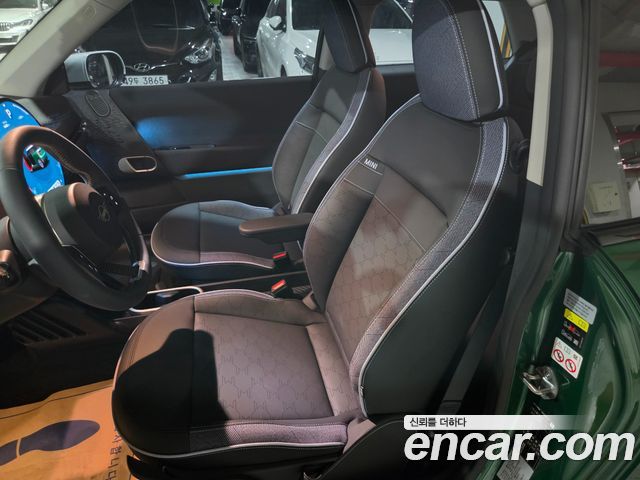 MINI Cooper Electric (IV) SE Classic 2024 — фото 17