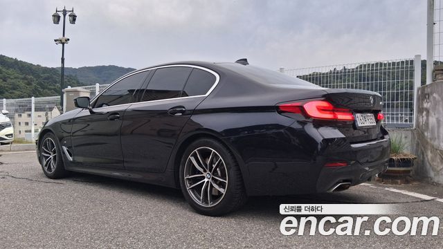 BMW 5 Series (G30) 520i M Sport 2023 — фото 2