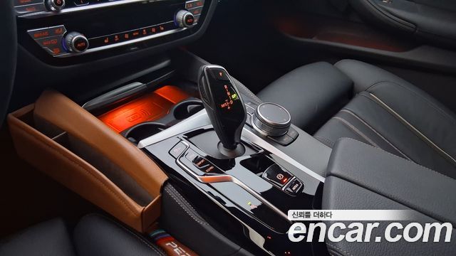 BMW 5 Series (G30) 520i M Sport 2023 — фото 9