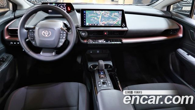 Toyota Prius (V) 2.0 PHEV SE 2024 — фото 8