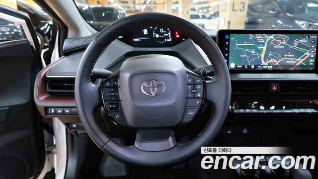 Toyota Prius (V) 2.0 PHEV SE 2024 — фото 17