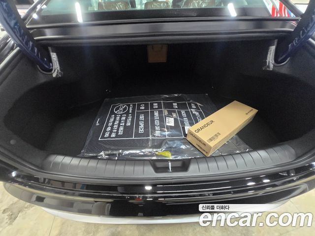Hyundai Grandeur (GN7) 2,5 Gasoline 2WD Premium 2026 — фото 8