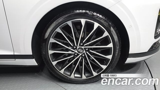 Hyundai Grandeur (GN7) 2,5 Gasoline 2WD Calligraphy 2023 — фото 21