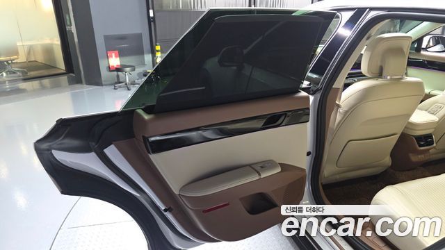Hyundai Grandeur (GN7) 2,5 Gasoline 2WD Calligraphy 2023 — фото 25