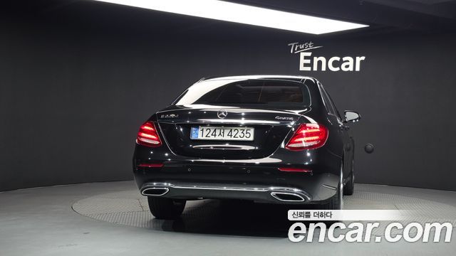 Mercedes-Benz E-Class (W213) E220d 4MATIC Exclusive 2019 — фото 4