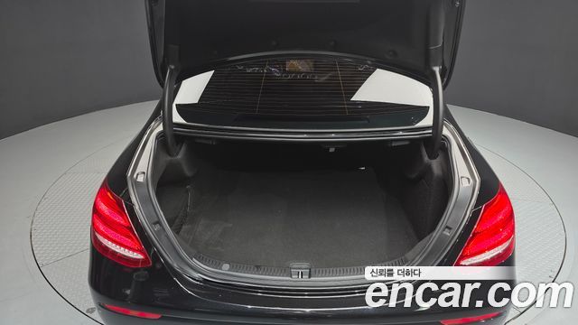Mercedes-Benz E-Class (W213) E220d 4MATIC Exclusive 2019 — фото 20