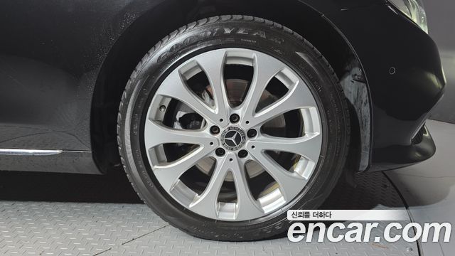 Mercedes-Benz E-Class (W213) E220d 4MATIC Exclusive 2019 — фото 21