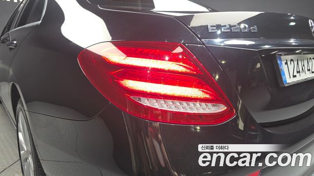 Mercedes-Benz E-Class (W213) E220d 4MATIC Exclusive 2019 — фото 23