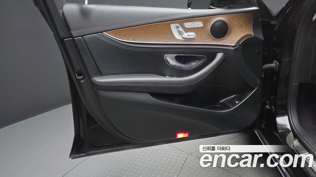 Mercedes-Benz E-Class (W213) E220d 4MATIC Exclusive 2019 — фото 24