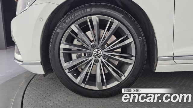 Volkswagen Passat GT (B8) 2.0 TDI 4Motion Prestige 2021 — фото 5