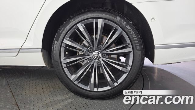 Volkswagen Passat GT (B8) 2.0 TDI 4Motion Prestige 2021 — фото 27