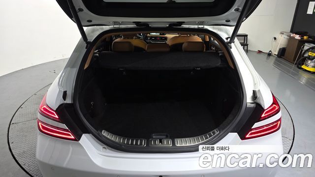 Genesis G70 Shooting Brake Gasoline 2.0T 2WD 2023 — фото 20