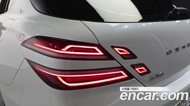 Genesis G70 Shooting Brake Gasoline 2.0T 2WD 2023 — фото 23