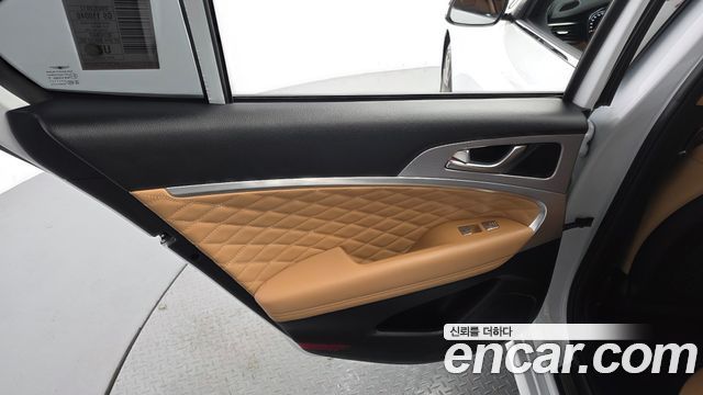 Genesis G70 Shooting Brake Gasoline 2.0T 2WD 2023 — фото 25