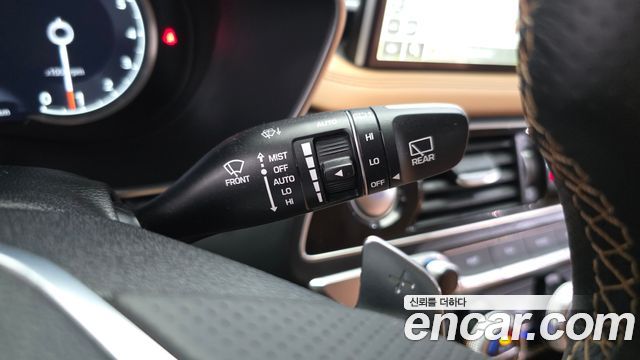Genesis G70 Shooting Brake Gasoline 2.0T 2WD 2023 — фото 32