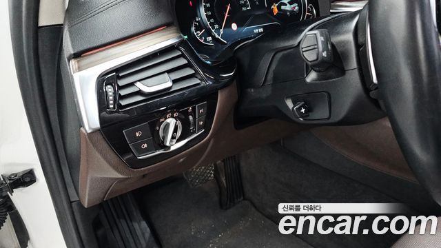 BMW 5 Series (G30) 530i Luxury Plus 2018 — фото 17