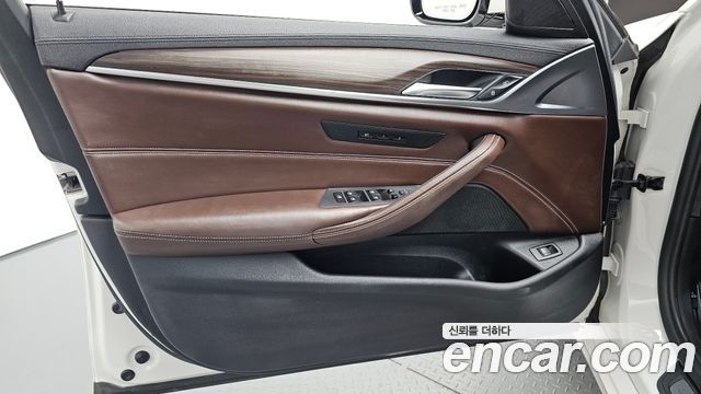 BMW 5 Series (G30) 530i Luxury Plus 2018 — фото 24