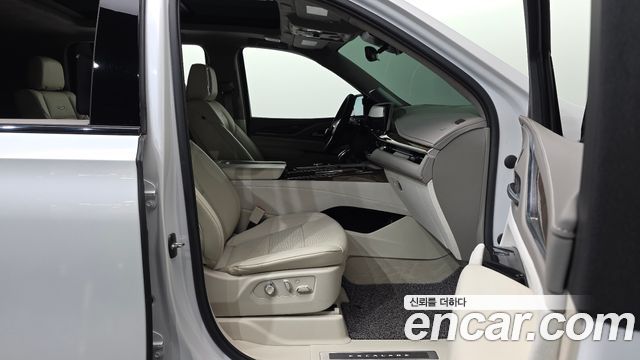 Cadillac Escalade (V) 6.2 ESV ESV Sports Platinum 2023 — фото 11