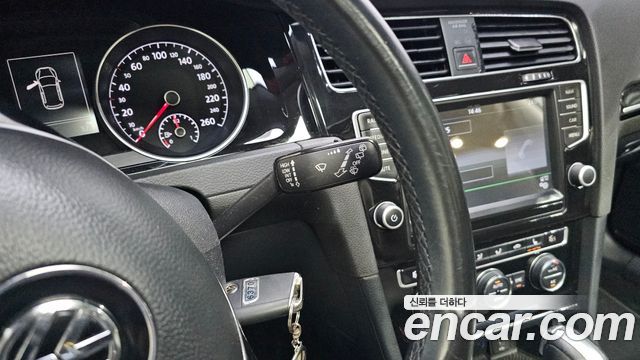 Volkswagen Golf (VII) 2.0 TDI 2015 — фото 17