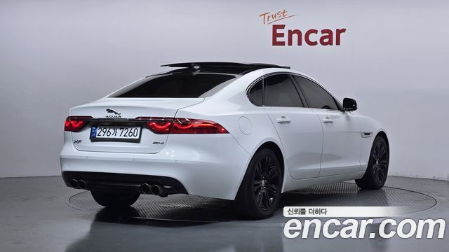 Jaguar XF (X260) 20d Portfolio AWD 2017 — фото 2