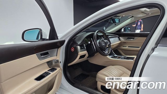 Jaguar XF (X260) 20d Portfolio AWD 2017 — фото 10
