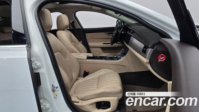 Jaguar XF (X260) 20d Portfolio AWD 2017 — фото 11