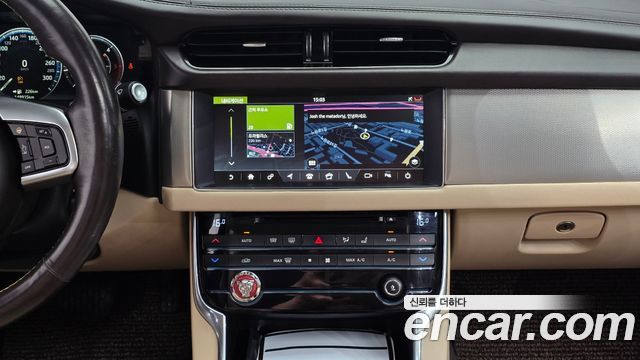 Jaguar XF (X260) 20d Portfolio AWD 2017 — фото 17