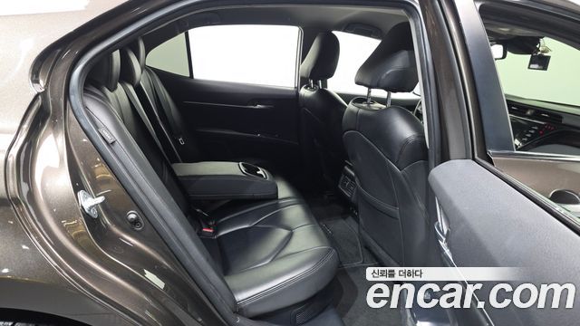 Toyota Camry (XV70) 2.5 LE Hybrid 2019 — фото 16