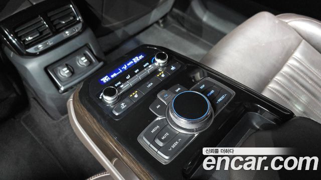 Genesis EQ900 3.8 GDI AWD Luxury 2016 — фото 16