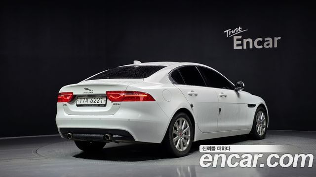 Jaguar XE 20t Prestige 2018 — фото 2