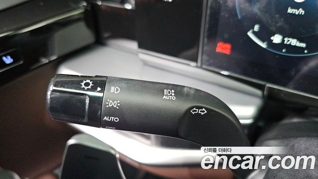 Hyundai Grandeur (GN7) 2,5 Gasoline 2WD Exclusive 2025 — фото 29