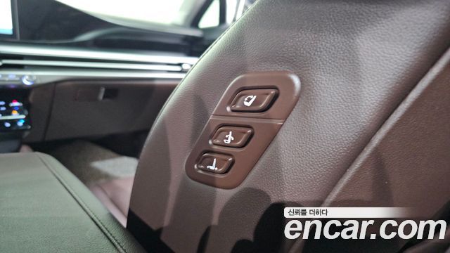 Hyundai Grandeur (GN7) 2,5 Gasoline 2WD Exclusive 2025 — фото 34