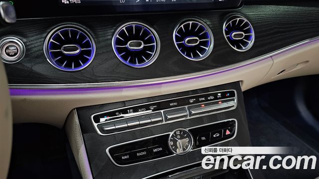 Mercedes-Benz E-Class (W213) E220d Cabriolet 2020 — фото 16