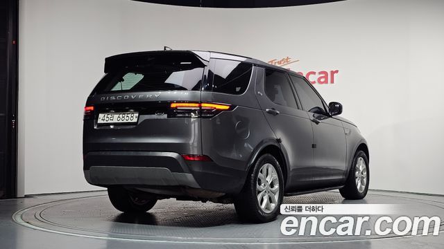 Land Rover Discovery 5 2.0 SD4 SE 2018 — фото 2