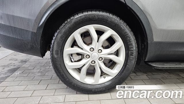 Land Rover Discovery 5 2.0 SD4 SE 2018 — фото 5
